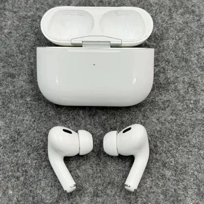 Wireless earbuds and case