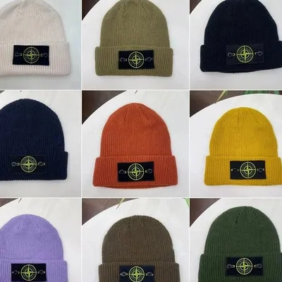 Knitted beanie grid